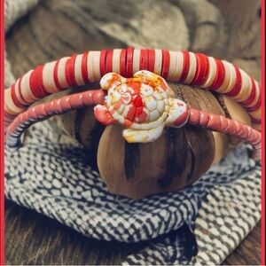 Maroon & Cream seed Bead sea turtle & matching clay bead Bracelet (New handmade)
